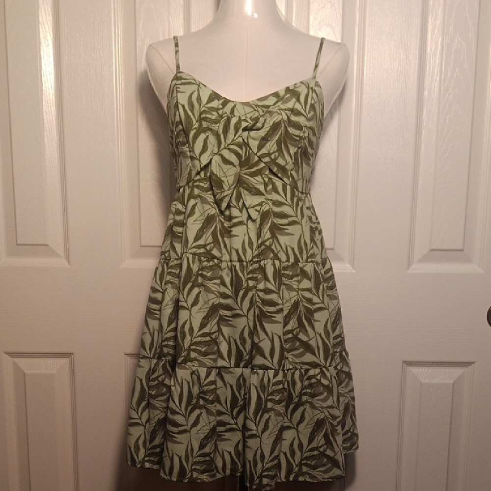 NEW! Trixxi Green Leafy Tie Front Flowy Mini Dress With Tiered Skirt - Picture 3 of 12